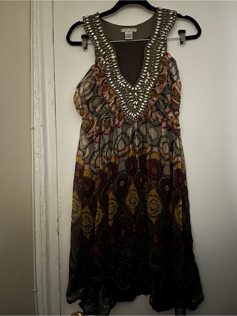 Alberto Makali SL dress
Tagged Xl but runs small in my opinion.